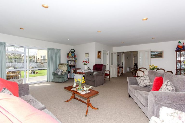 Photo of property in 14 Del Mar Place, Merrilands, New Plymouth, 4312