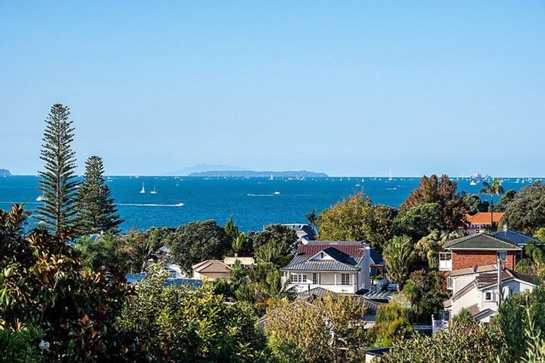 Photo of property in 3/284 Lake Road, Hauraki, Auckland, 0622