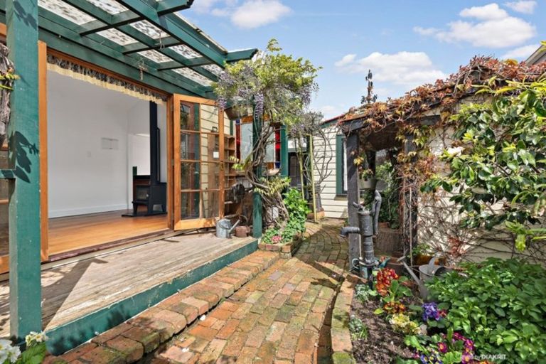 Photo of property in 7 Poplar Grove, Thorndon, Wellington, 6011