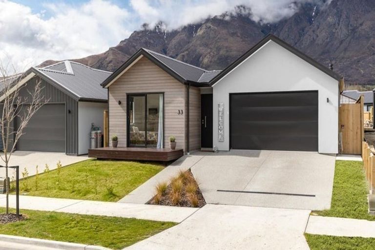 Photo of property in 33 Drysdale Road, Jacks Point, 9371