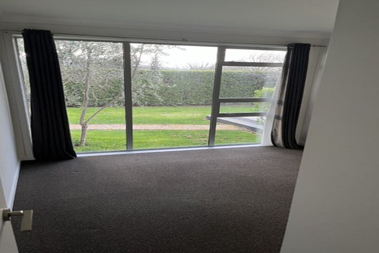 Photo of property in 16 Burgundy Drive, Martinborough, 5711