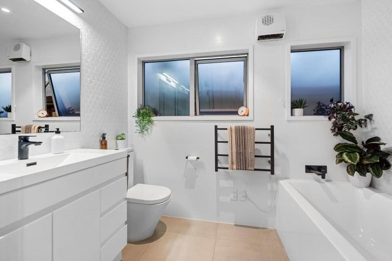 Photo of property in 44 Blackbridge Road, Dairy Flat, Albany, 0794