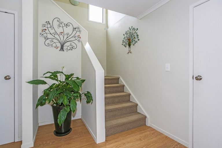 Photo of property in 11 Millen Place, Clarks Beach, 2122