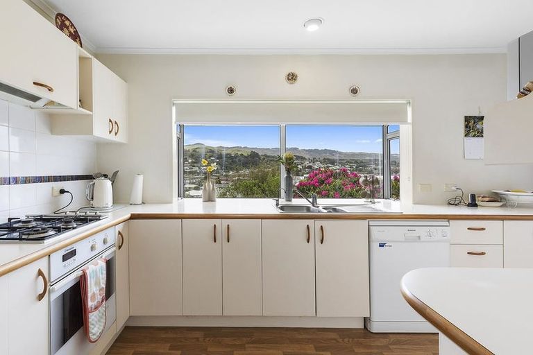 Photo of property in 9 Hampton Hill Road, Tawa, Wellington, 5028