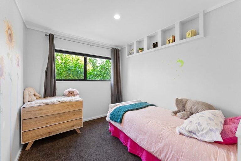 Photo of property in 18b Mayfair Place, Westown, New Plymouth, 4310