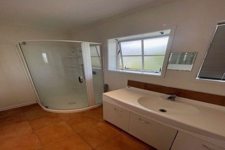 Photo of property in 2/185 Shakespeare Road, Milford, Auckland, 0620