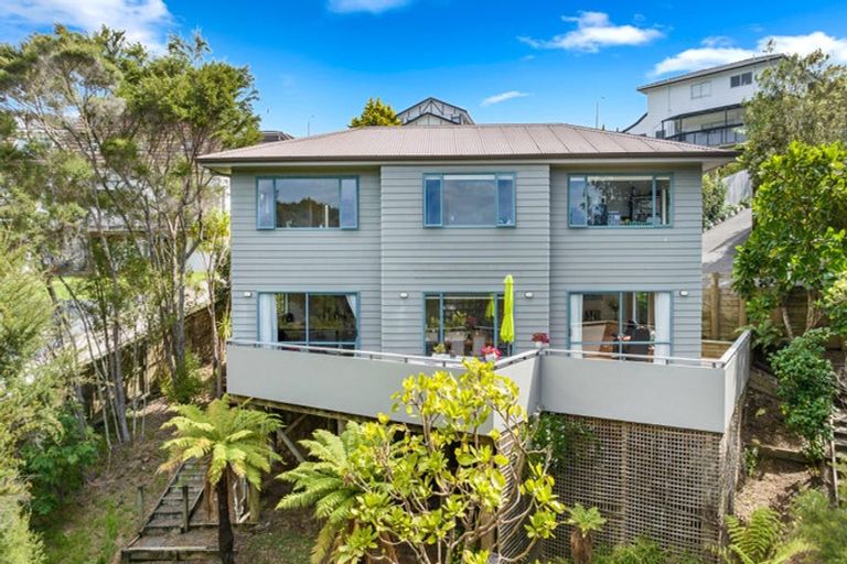 Photo of property in 140 Chelsea View Drive, Chatswood, Auckland, 0626