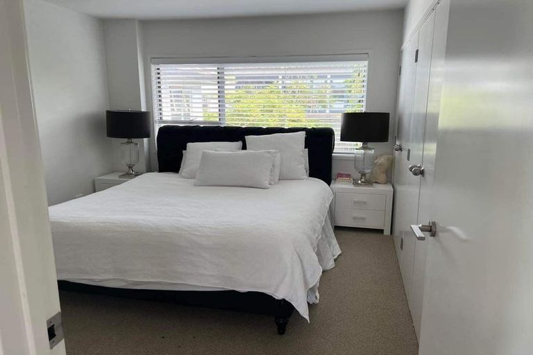 Photo of property in 1/50 Seaview Road, Castor Bay, Auckland, 0620