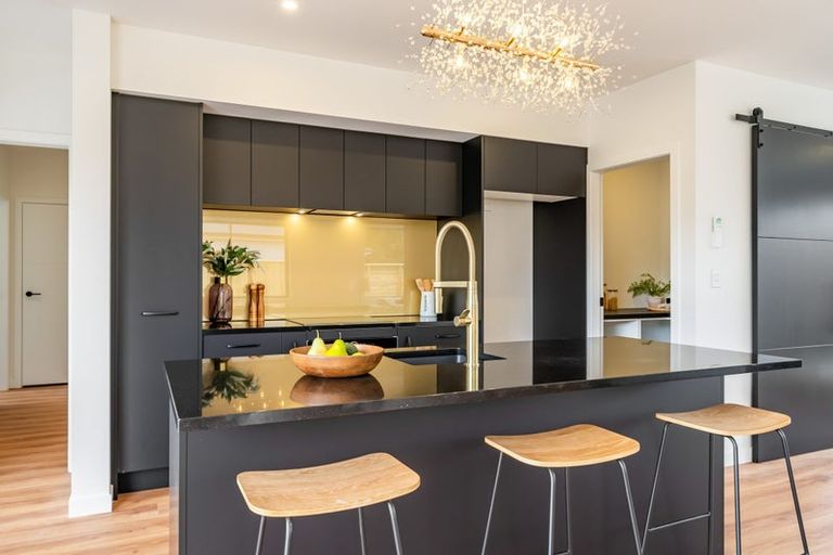 Photo of property in 47b Heretaunga Square, Silverstream, Upper Hutt, 5019