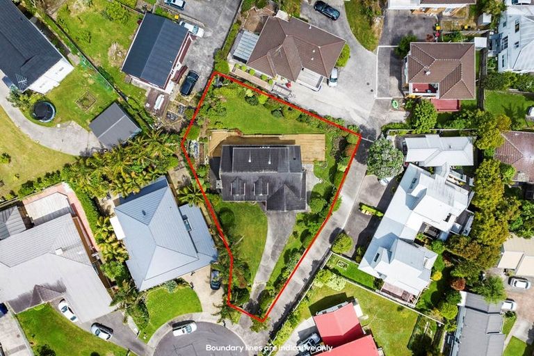 Photo of property in 13 Delisle Place, Windsor Park, Auckland, 0632