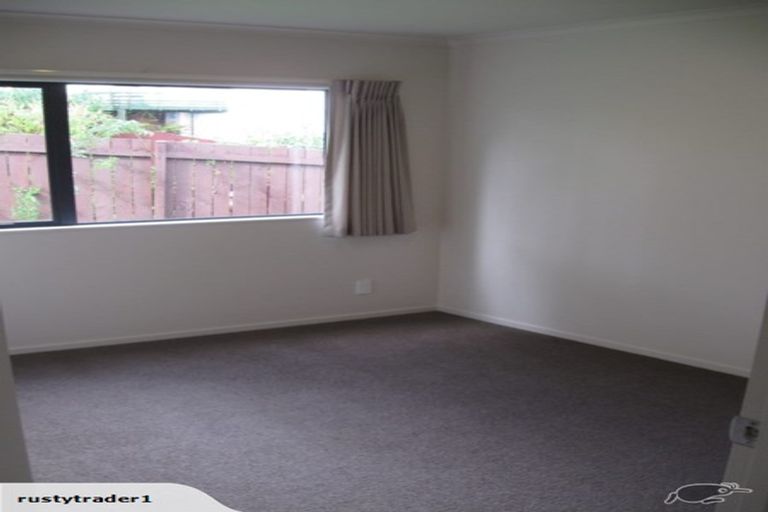 Photo of property in 21 Lantana Road, Green Bay, Auckland, 0604