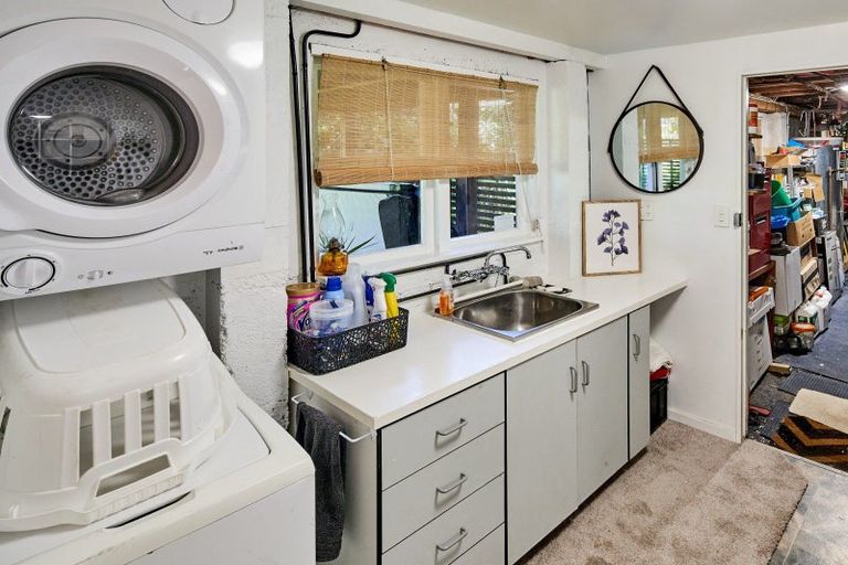 Photo of property in 60 Pomare Road, Tirohanga, Lower Hutt, 5010