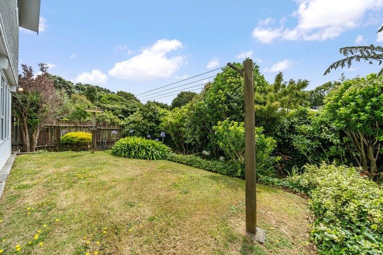 Photo of property in 6 Eastview Grove, Normandale, Lower Hutt, 5010