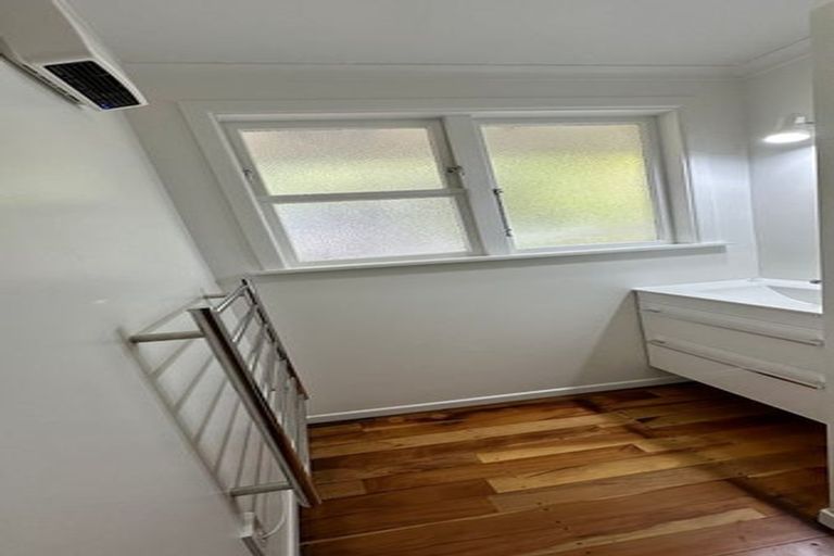 Photo of property in 2/54 Kings Crescent, Hutt Central, Lower Hutt, 5010