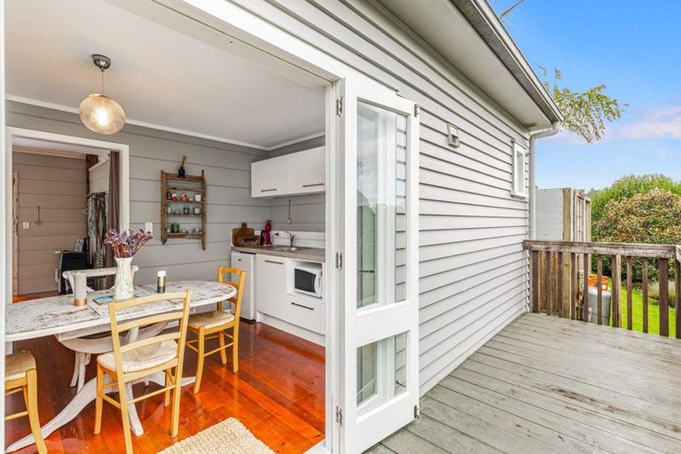 Photo of property in 70 Mahana Road, Waimauku, 0881