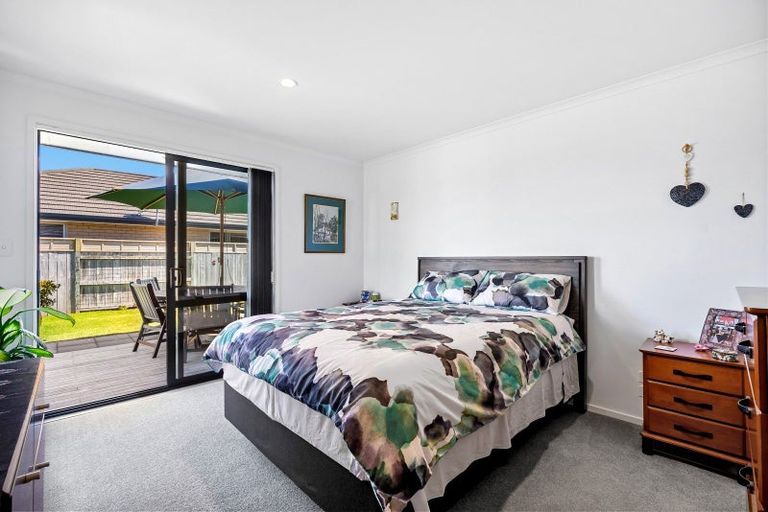 Photo of property in 20 Kowi Lakes Drive, One Tree Point, 0118