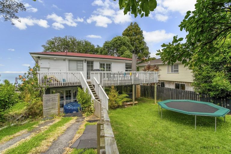 Photo of property in 8 Kauri Point Road, Laingholm, Auckland, 0604