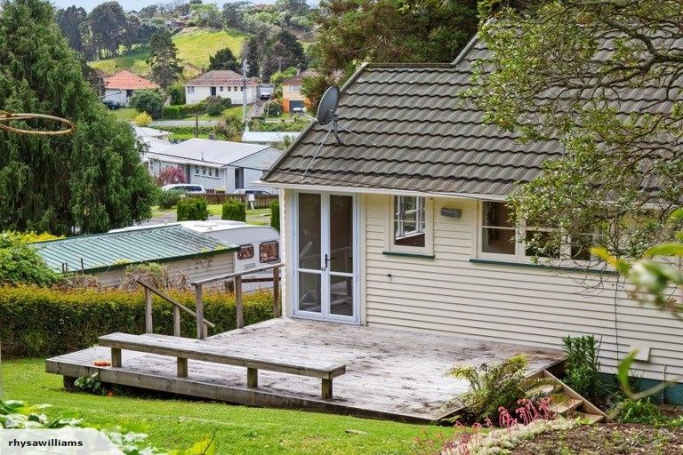 Photo of property in 60 Glenpark Avenue, Frankleigh Park, New Plymouth, 4310