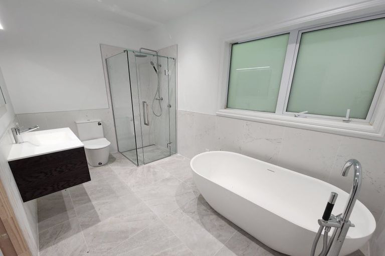 Photo of property in 43 Rona Street, Eastbourne, Lower Hutt, 5013