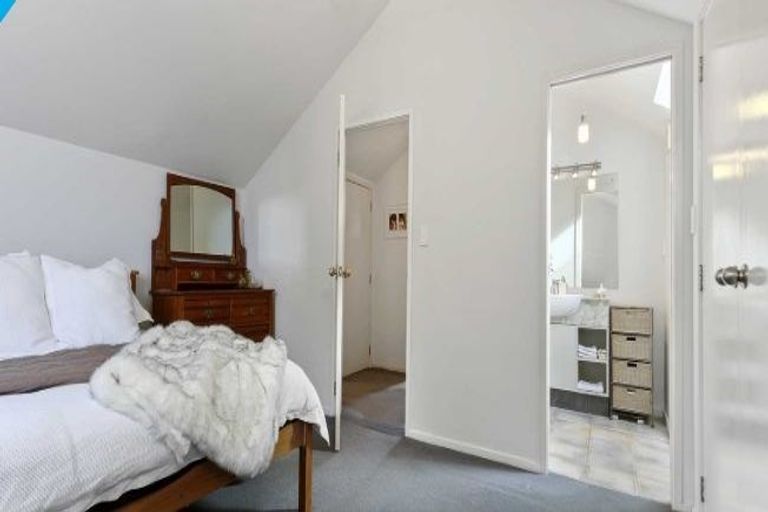 Photo of property in 2/206 Albany Highway, Schnapper Rock, Auckland, 0632