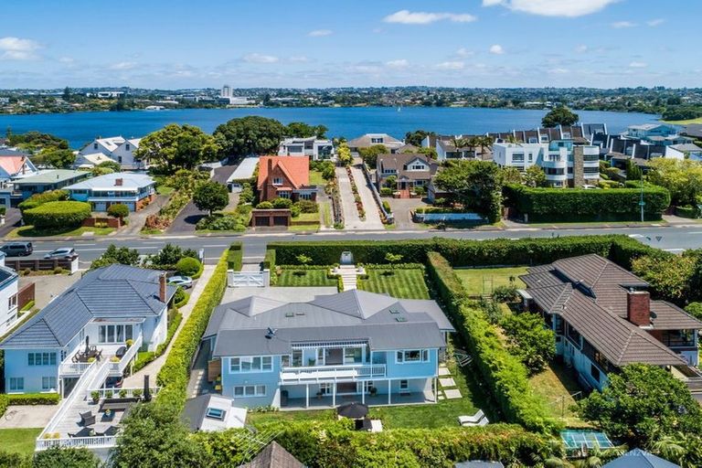 Photo of property in 195 Hurstmere Road, Takapuna, Auckland, 0622