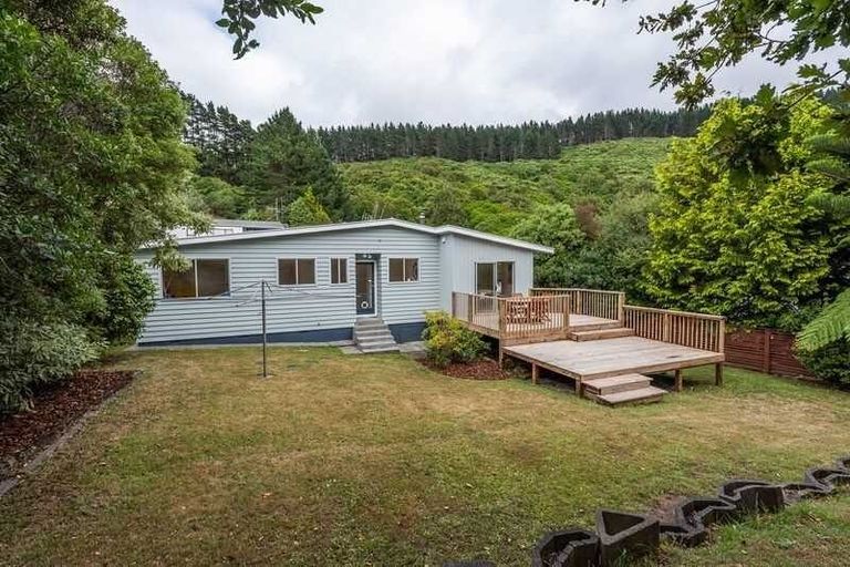 Photo of property in 15 Westhaven Drive, Tawa, Wellington, 5028