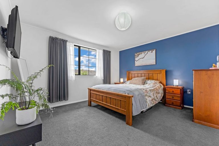 Photo of property in 3 Denarius Lane, Glendene, Auckland, 0602