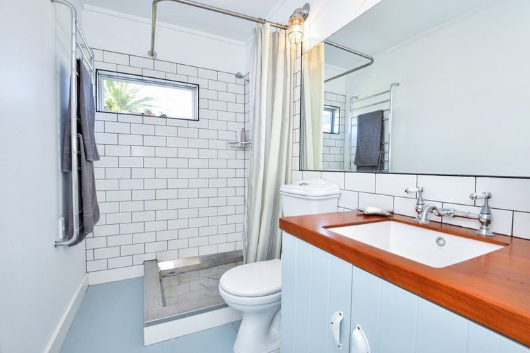 Photo of property in 14 Monkhouse Street, Tolaga Bay, 4077