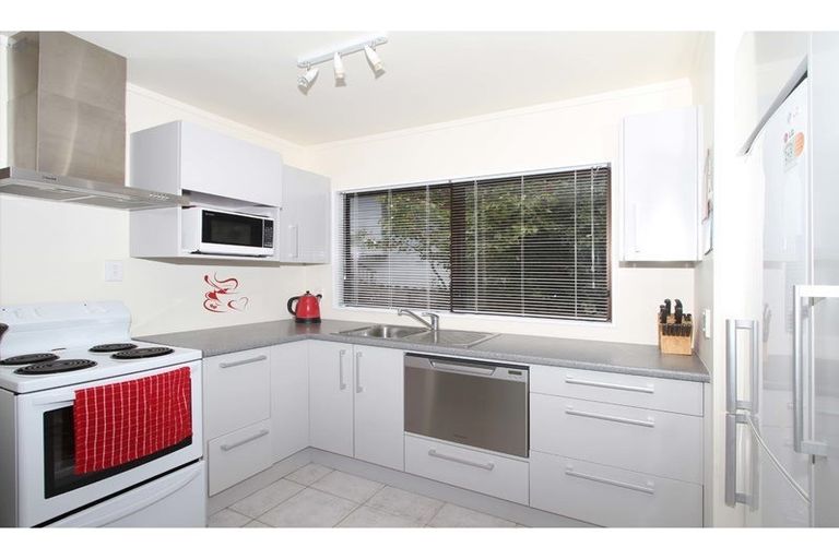 Photo of property in 2/1 Flavia Close, Torbay, Auckland, 0630