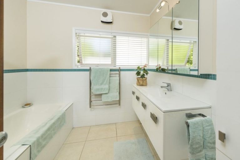 Photo of property in 19 Maxwelton Drive, Mairangi Bay, Auckland, 0630