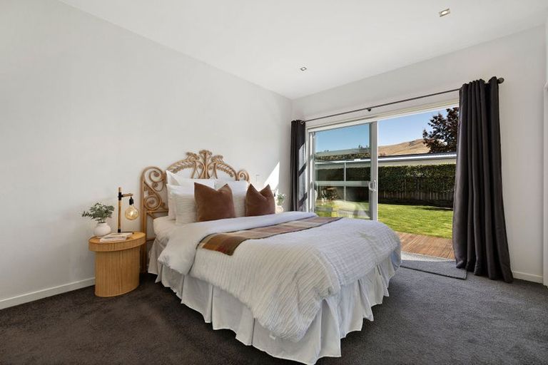 Photo of property in 11 Haddow's Place, Lake Hayes, Queenstown, 9304