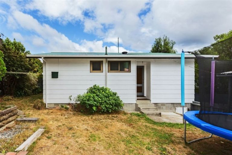 Photo of property in 9b Crystal Grove, Birchville, Upper Hutt, 5018