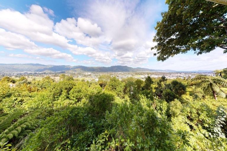 Photo of property in 35 Pomare Road, Tirohanga, Lower Hutt, 5010