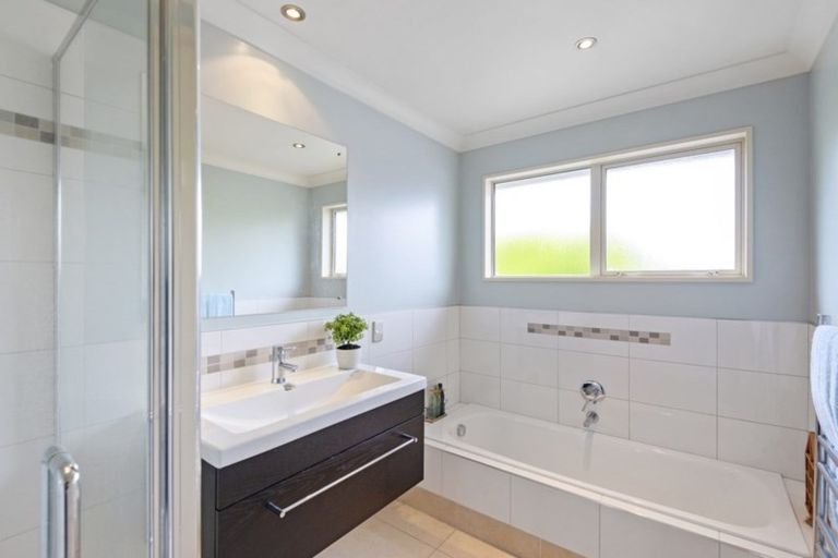 Photo of property in 7 Gleneagles Terrace, Ilam, Christchurch, 8053