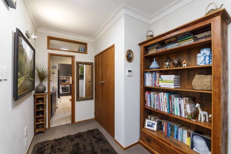 Photo of property in 38 Winston Avenue, Hokowhitu, Palmerston North, 4410