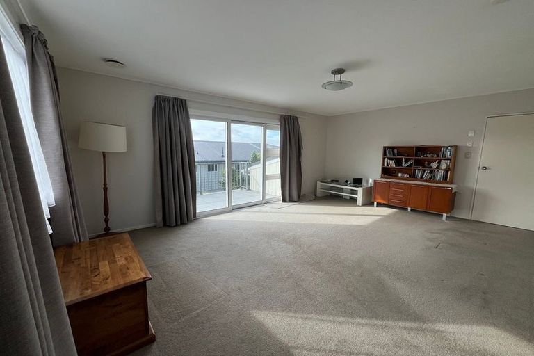 Photo of property in 30 Fitzpatrick Street, Newlands, Wellington, 6037