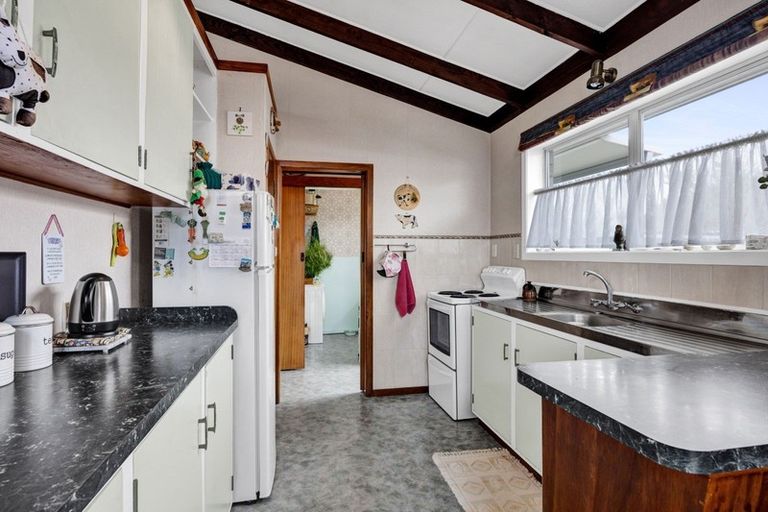 Photo of property in 16 Karaka Street, Inglewood, 4330