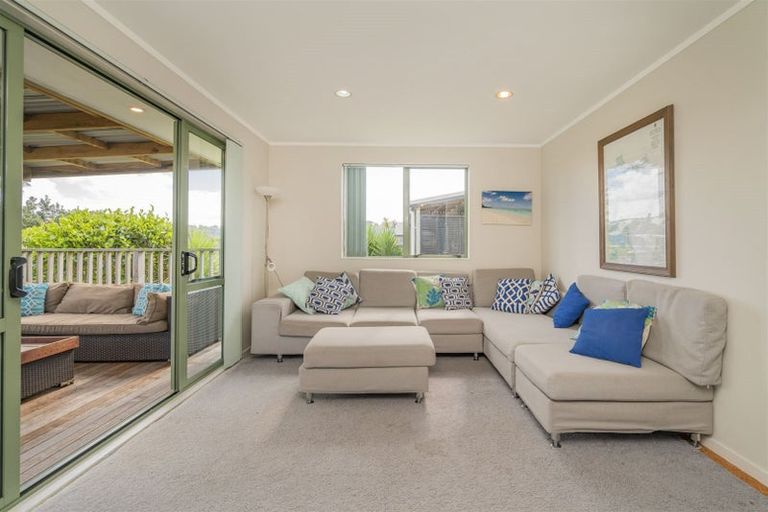 Photo of property in 23 Hawk Hill Crescent, Cooks Beach, Whitianga, 3591