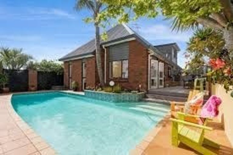 Photo of property in 7 Jandell Crescent, Bucklands Beach, Auckland, 2014