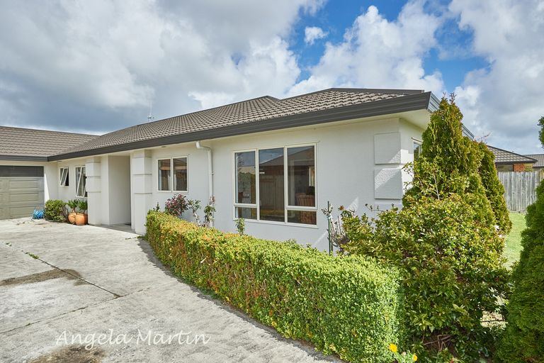 Photo of property in 18 Meridian Grove, Kelvin Grove, Palmerston North, 4414