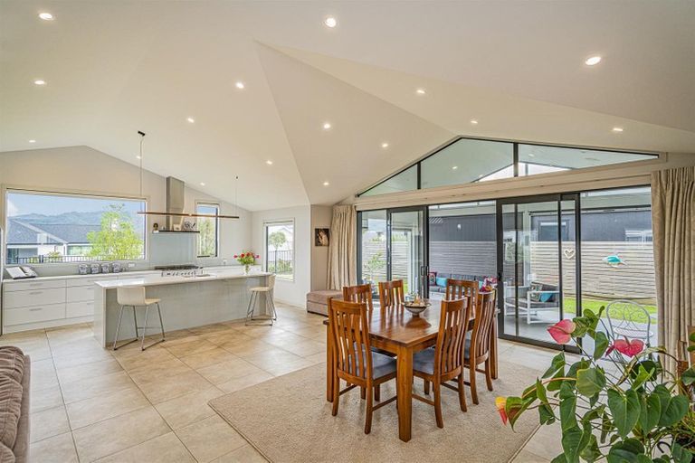 Photo of property in 1 Topping Place, Whitianga, 3510