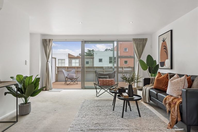 Photo of property in 65 Saddleback Grove, Karori, Wellington, 6012