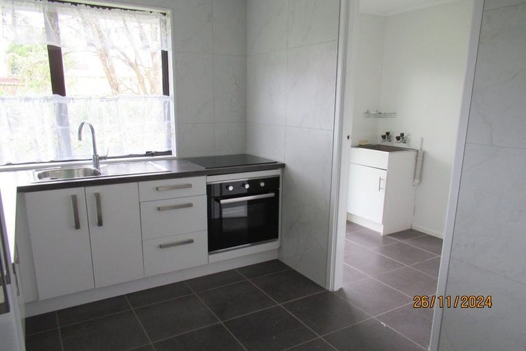 Photo of property in 17 Oreil Avenue, West Harbour, Auckland, 0618