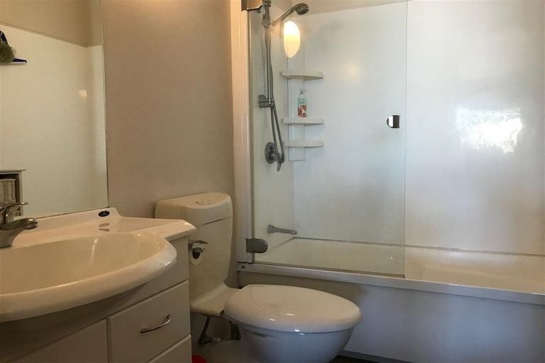 Photo of property in De Vere Apartments, 10/23 Tennyson Street, Te Aro, Wellington, 6011