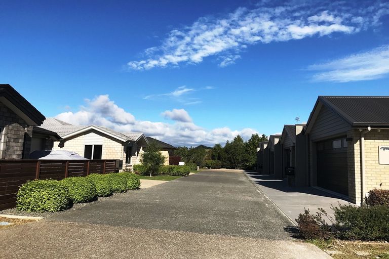 Photo of property in 39 Scoria Close, Pyes Pa, Tauranga, 3112