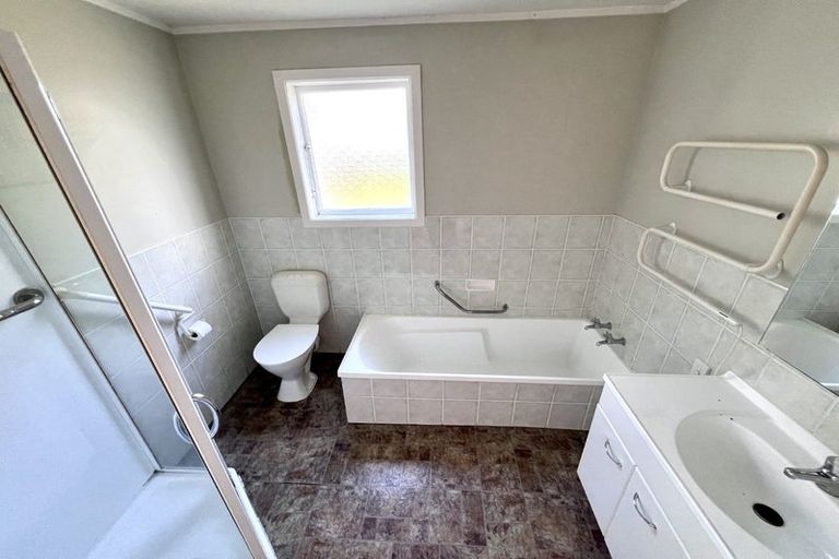 Photo of property in 33 Mcleod Road, Henderson, Auckland, 0612