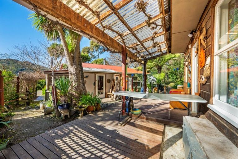 Photo of property in 810a Queen Charlotte Drive, Havelock, 7281