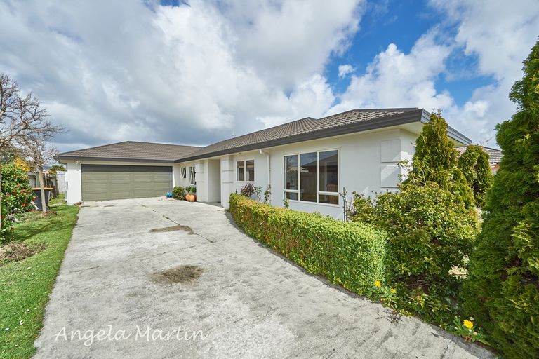 Photo of property in 18 Meridian Grove, Kelvin Grove, Palmerston North, 4414