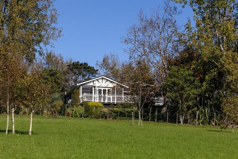 Photo of property in 1410 Old North Road, Helensville, 0875