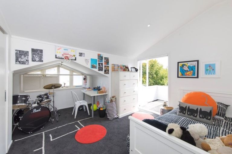 Photo of property in 19 Martin Avenue, Beckenham, Christchurch, 8023